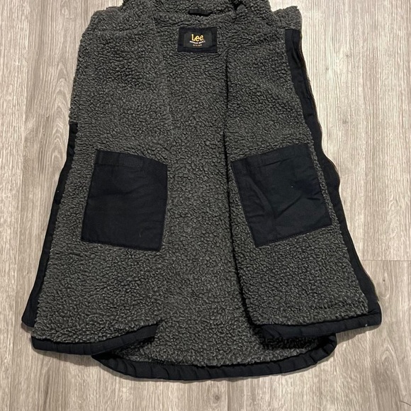 LEE Sherpa lined black vest - Picture 5 of 5